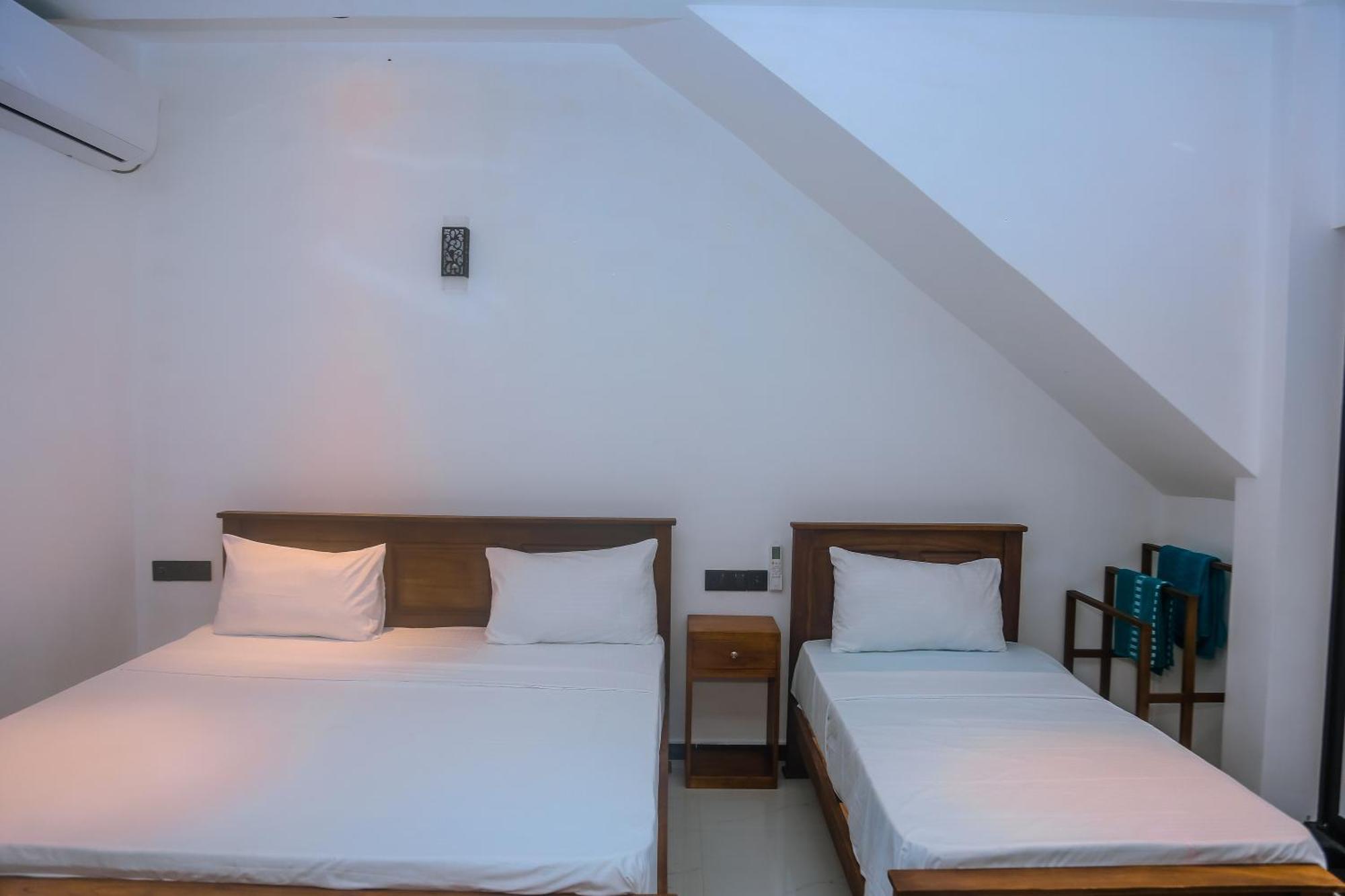 Mirissa Breeze Hotell Exteriör bild
